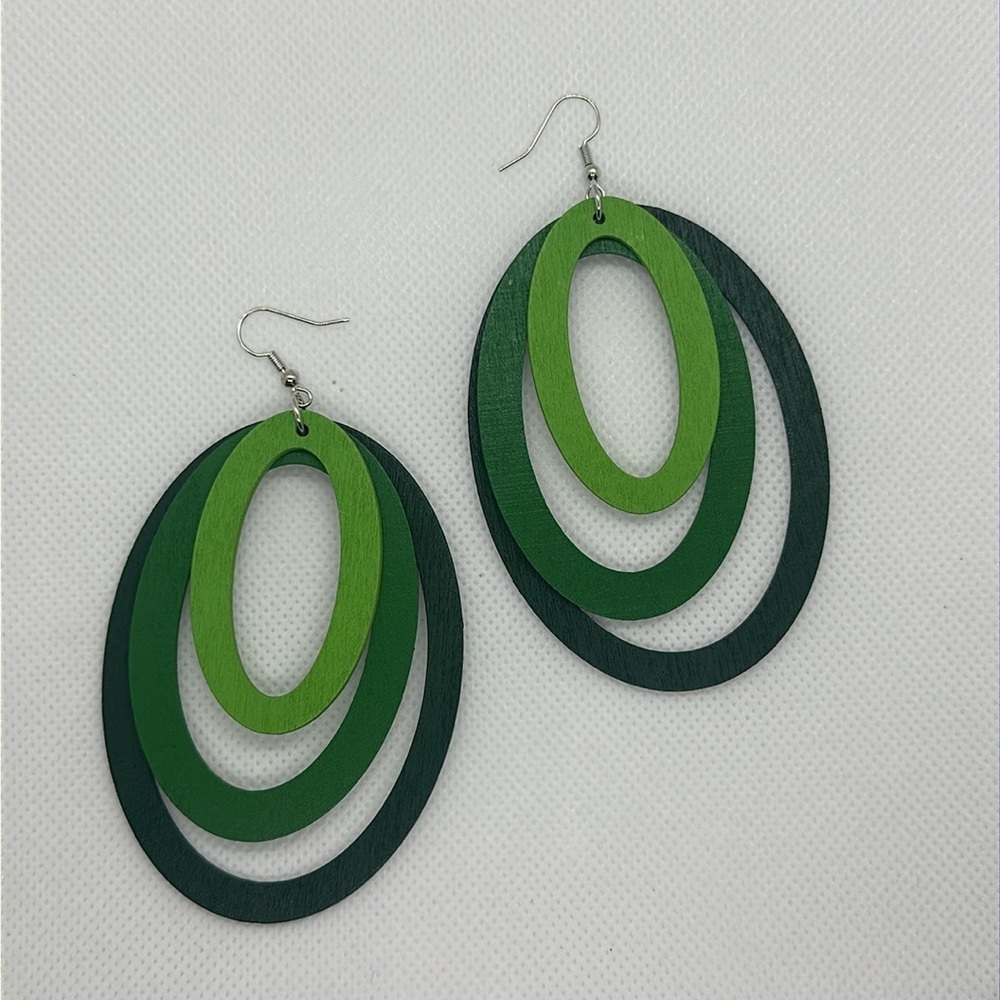 Minimalist style:Forest Green Wooden Earrings - Picture 4 of 11